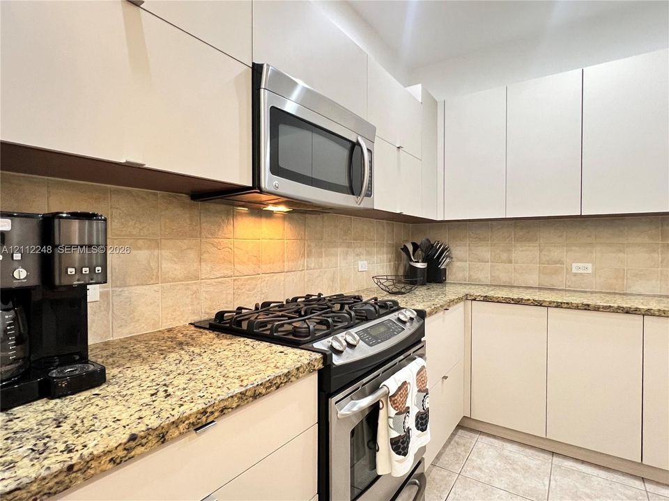 For Rent: $3,500 (3 beds, 2 baths, 1865 Square Feet)