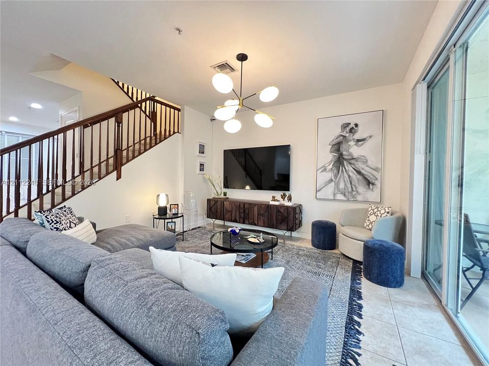 For Rent: $3,500 (3 beds, 2 baths, 1865 Square Feet)