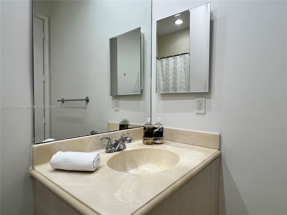 For Rent: $3,500 (3 beds, 2 baths, 1865 Square Feet)