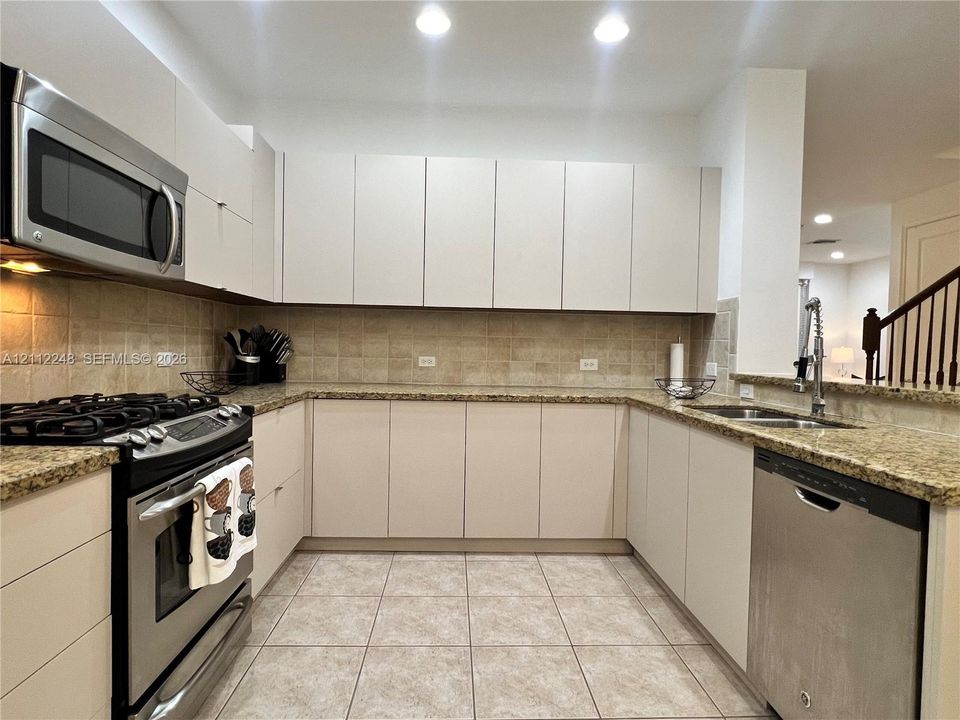 For Rent: $3,500 (3 beds, 2 baths, 1865 Square Feet)