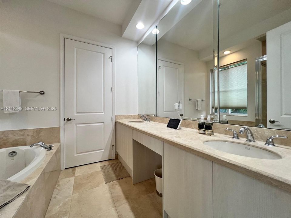 For Rent: $3,500 (3 beds, 2 baths, 1865 Square Feet)