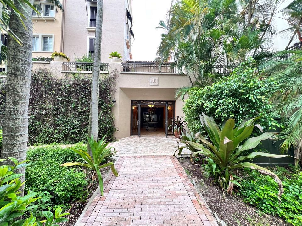 For Rent: $3,500 (3 beds, 2 baths, 1865 Square Feet)