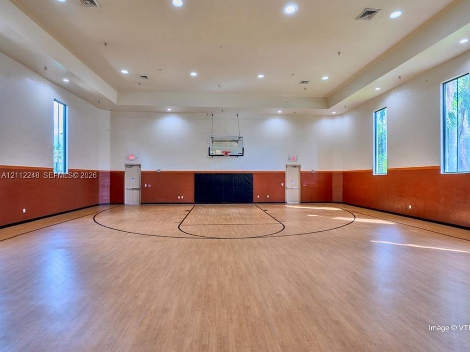 For Rent: $3,500 (3 beds, 2 baths, 1865 Square Feet)