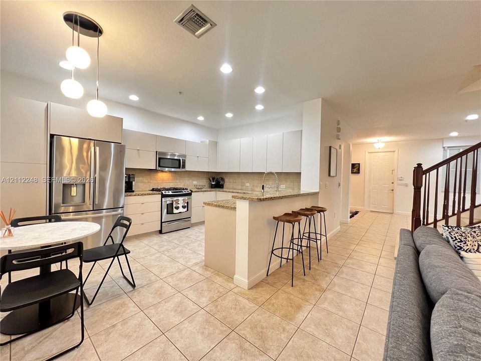 For Rent: $3,500 (3 beds, 2 baths, 1865 Square Feet)
