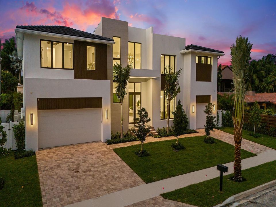 House_Front_Angle_Clean_Sidewalk_4000x30