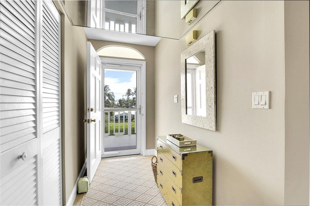306 Foyer