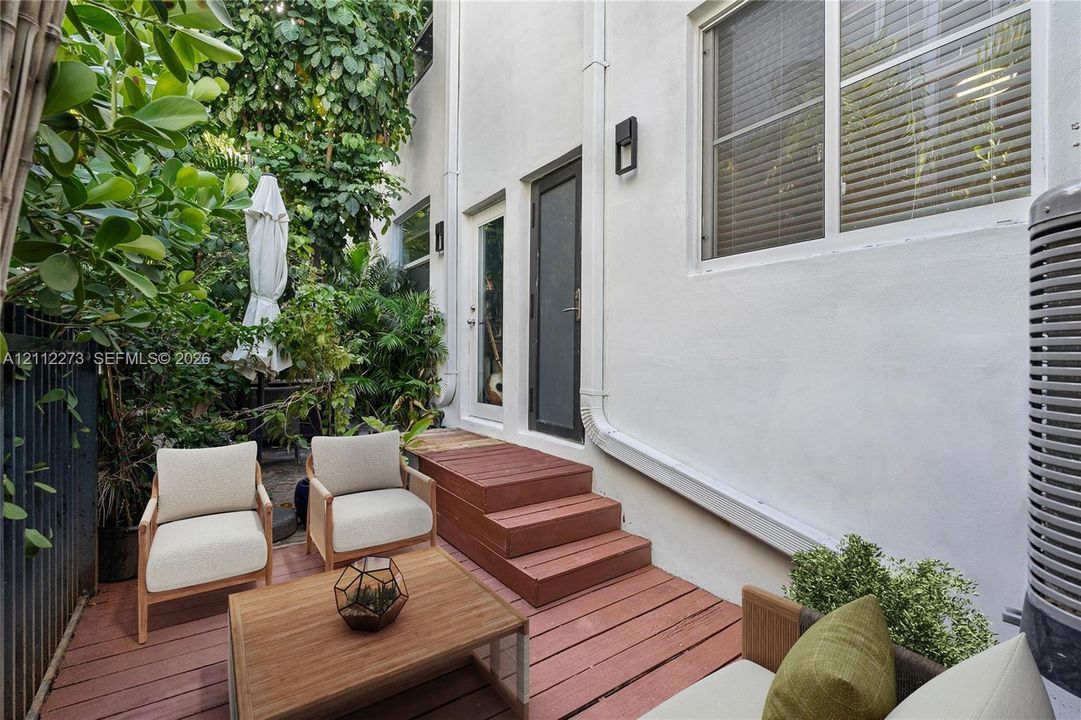 For Rent: $6,500 (3 beds, 2 baths, 1300 Square Feet)
