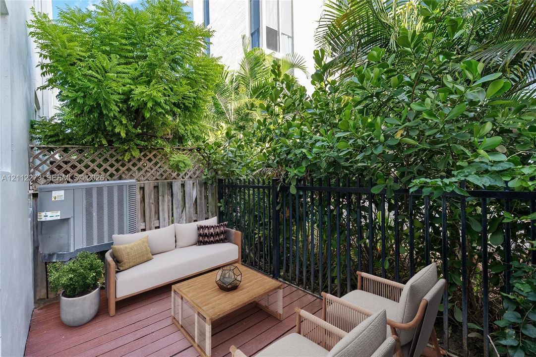 For Rent: $6,500 (3 beds, 2 baths, 1300 Square Feet)