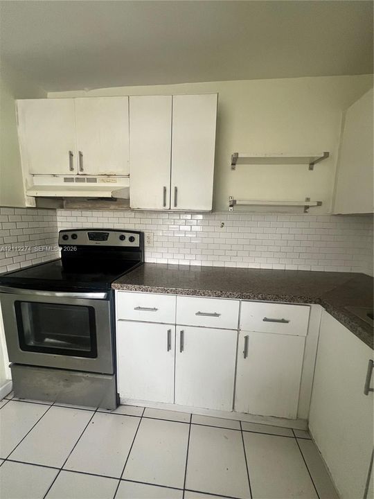 For Sale: $114,900 (1 beds, 1 baths, 730 Square Feet)