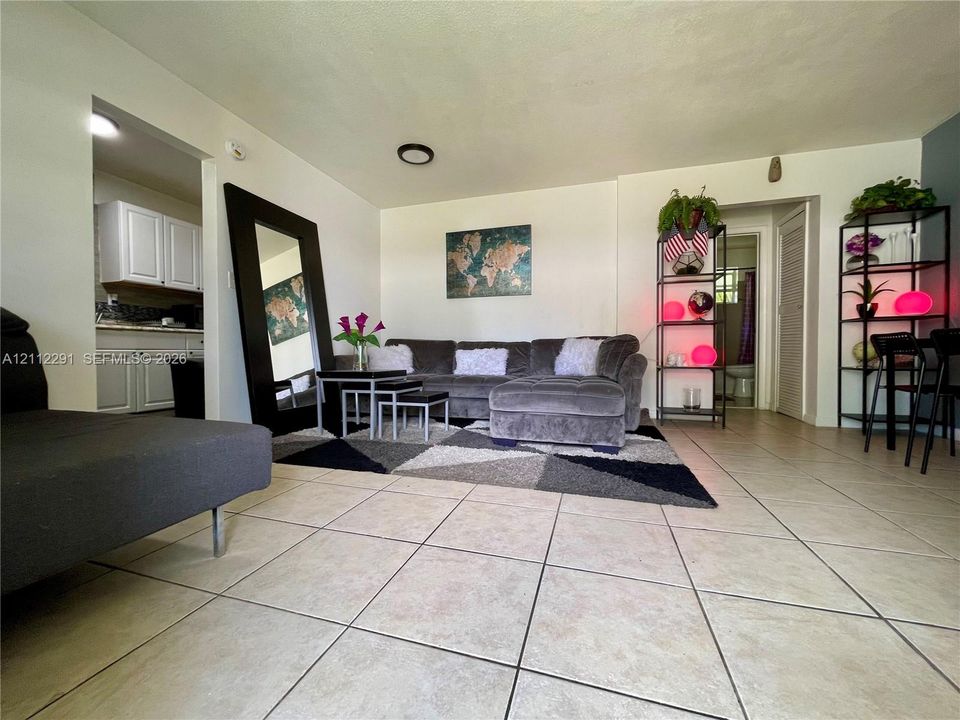 For Rent: $1,590 (1 beds, 1 baths, 675 Square Feet)