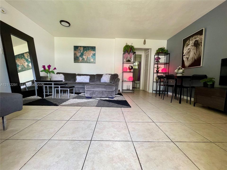 For Rent: $1,590 (1 beds, 1 baths, 675 Square Feet)