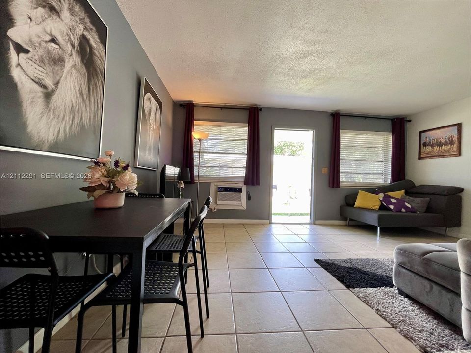 For Rent: $1,590 (1 beds, 1 baths, 675 Square Feet)