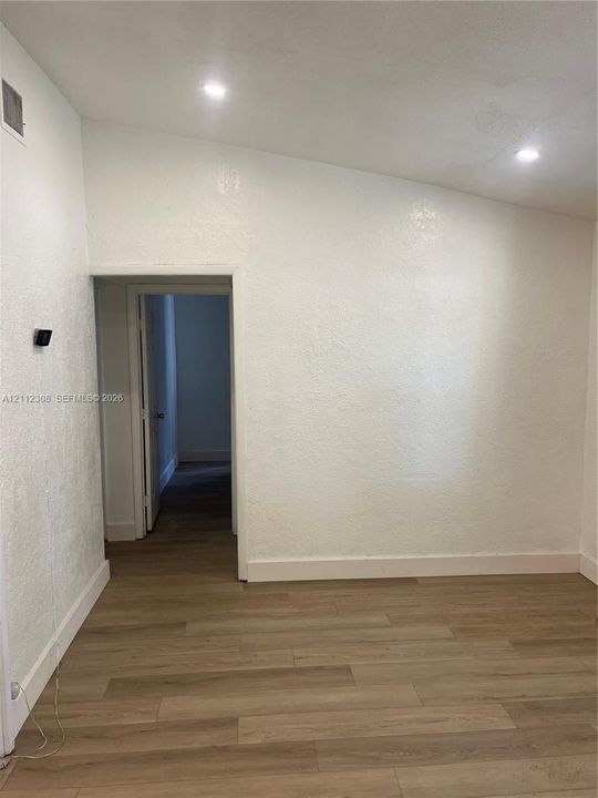 For Rent: $2,200 (2 beds, 1 baths, 1127 Square Feet)