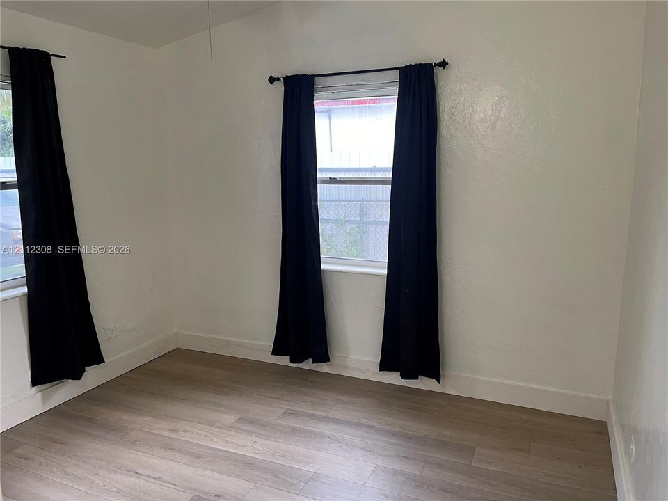 For Rent: $2,200 (2 beds, 1 baths, 1127 Square Feet)