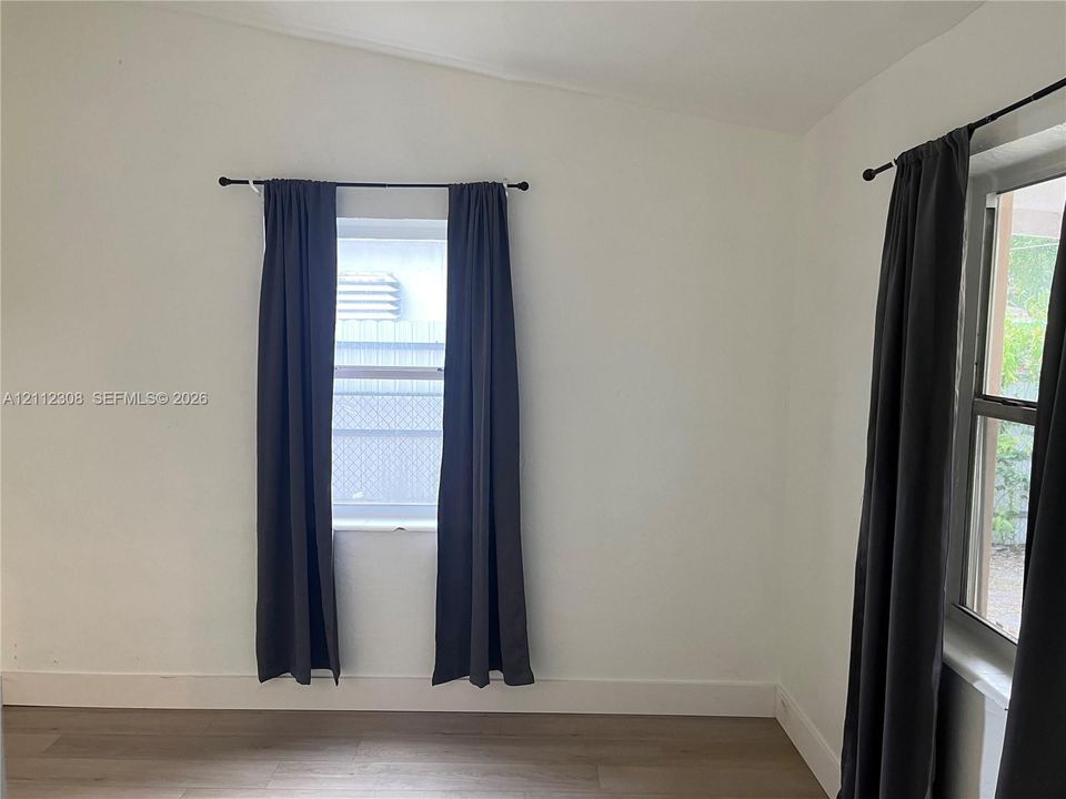 For Rent: $2,200 (2 beds, 1 baths, 1127 Square Feet)