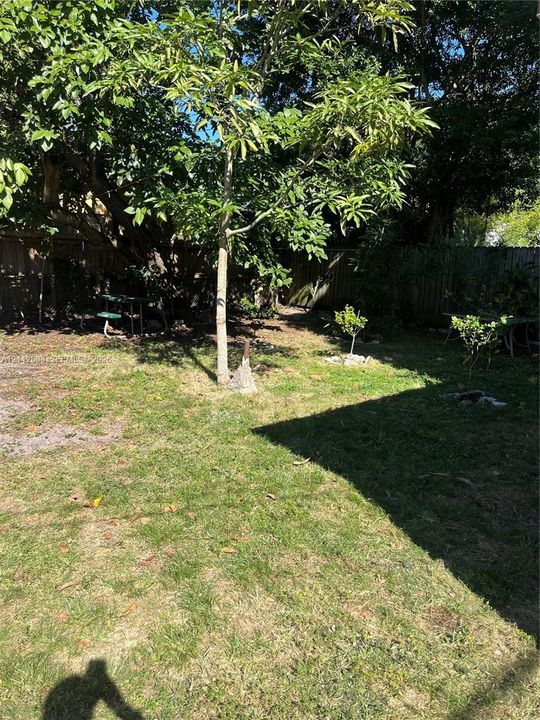 For Rent: $2,200 (2 beds, 1 baths, 1127 Square Feet)