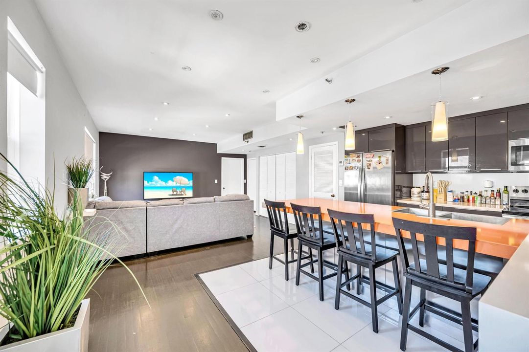 802 EUCLID #303-16