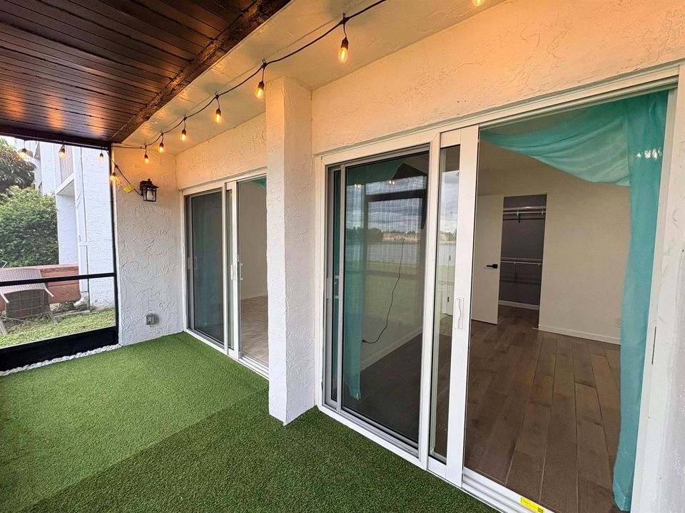 6. Balcony 8720-101