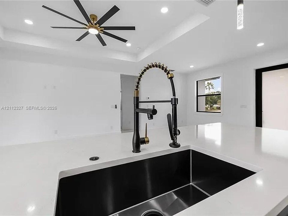 En Venta: $425,000 (3 camas, 2 baños, 0 Pies cuadrados)