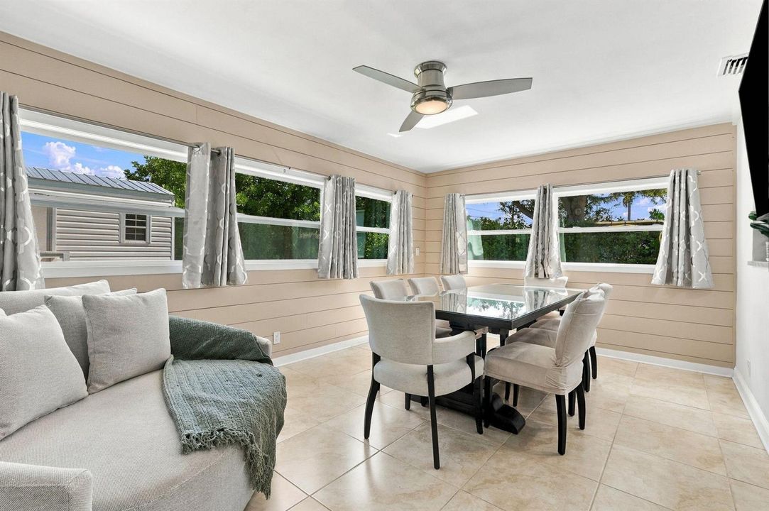 Sunroom/Dining