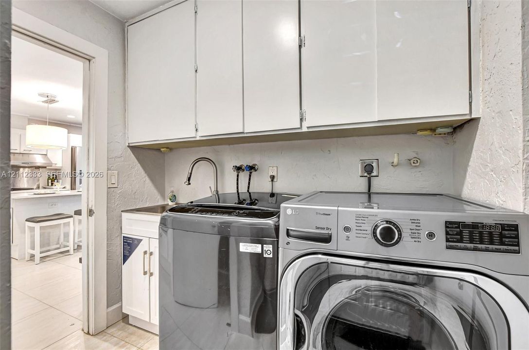 На продажу: $1,499,000 (3 спален, 3 ванн, 2403 Квадратных фут)