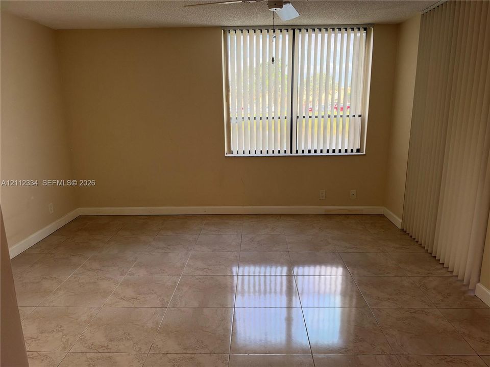 For Rent: $2,075 (2 beds, 2 baths, 979 Square Feet)