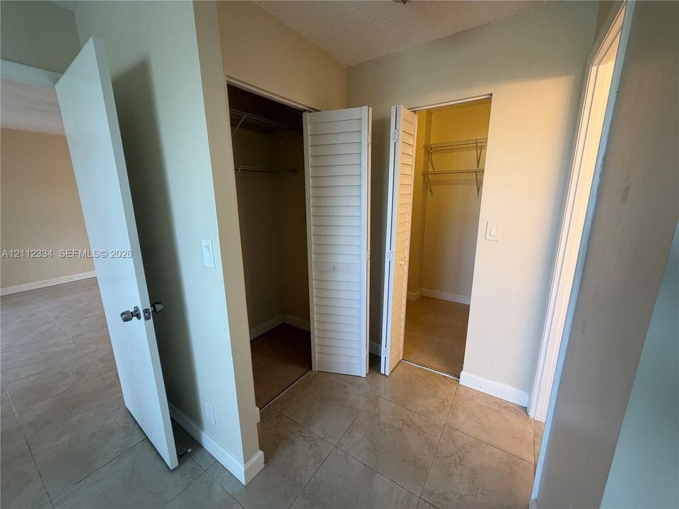 For Rent: $2,075 (2 beds, 2 baths, 979 Square Feet)