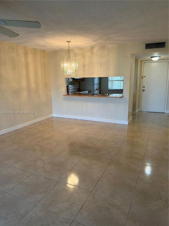 For Rent: $2,075 (2 beds, 2 baths, 979 Square Feet)