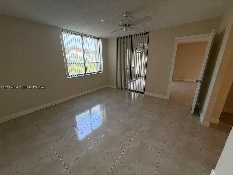 For Rent: $2,075 (2 beds, 2 baths, 979 Square Feet)