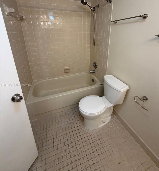For Rent: $2,075 (2 beds, 2 baths, 979 Square Feet)