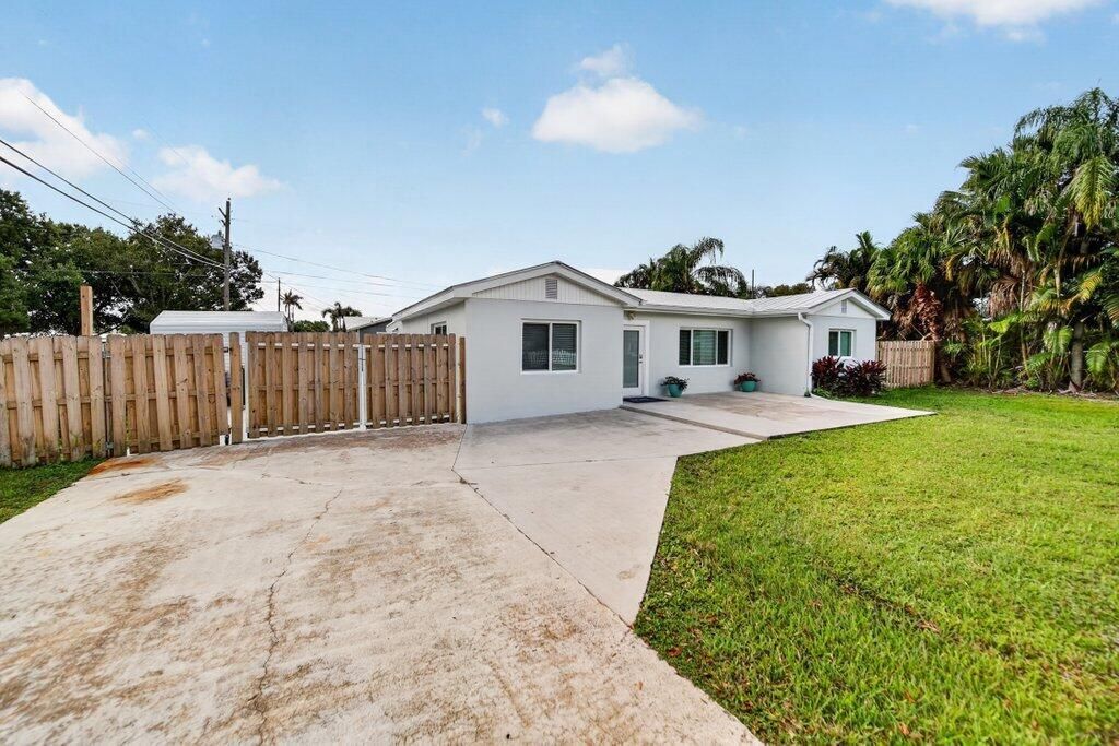 976-SW-37th-St-12-bonus-room