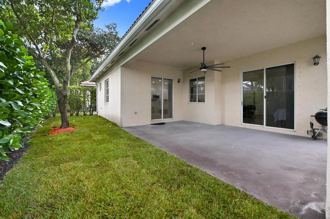 33 patio 03