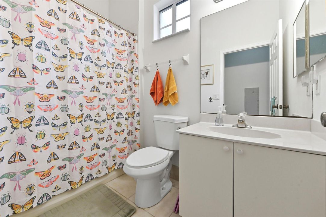 24 Bathroom 02