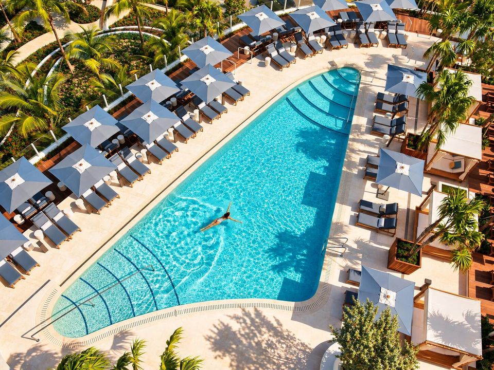 Four Seasons POOL