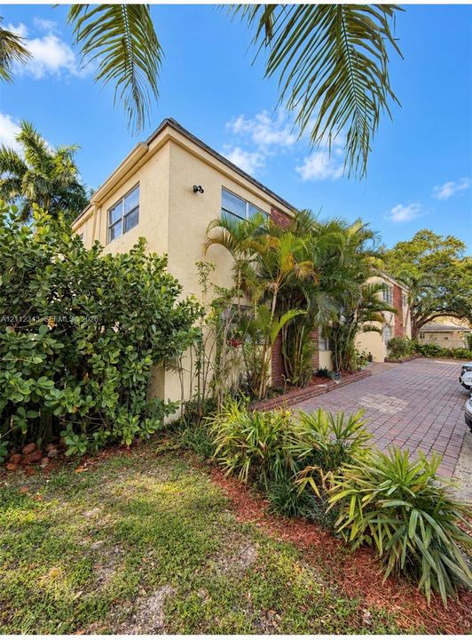 For Rent: $1,800 (2 beds, 1 baths, 5430 Square Feet)