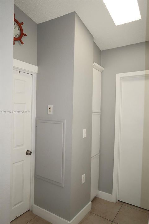 For Sale: $1,550,000 (2 beds, 2 baths, 805 Square Feet)