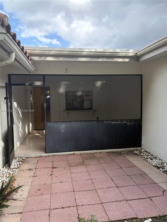For Rent: $3,650 (3 beds, 2 baths, 3733 Square Feet)