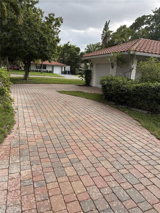 For Rent: $3,650 (3 beds, 2 baths, 3733 Square Feet)