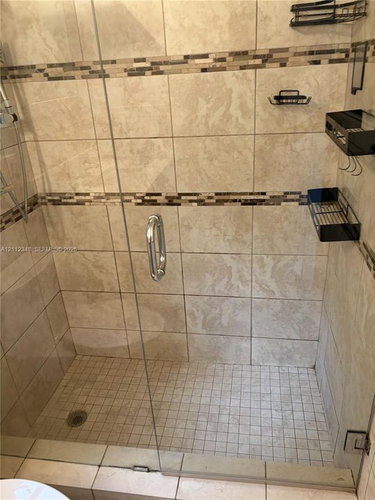 For Rent: $3,650 (3 beds, 2 baths, 3733 Square Feet)