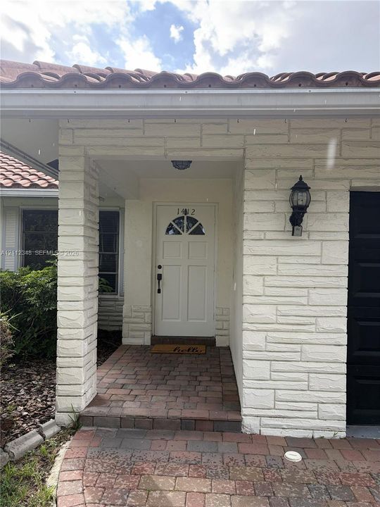 For Rent: $3,650 (3 beds, 2 baths, 3733 Square Feet)