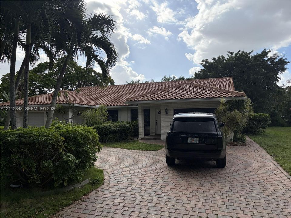 For Rent: $3,650 (3 beds, 2 baths, 3733 Square Feet)