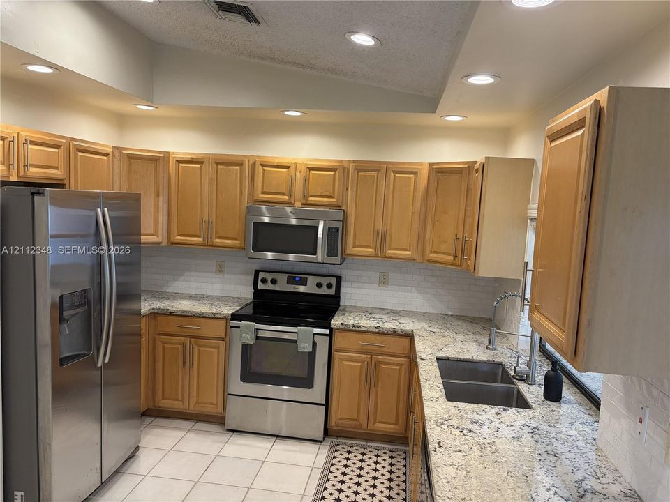 For Rent: $3,650 (3 beds, 2 baths, 3733 Square Feet)