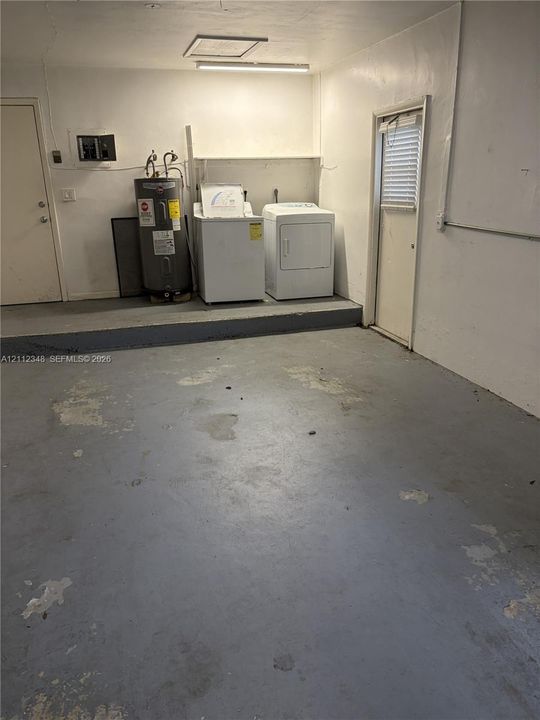 For Rent: $3,650 (3 beds, 2 baths, 3733 Square Feet)