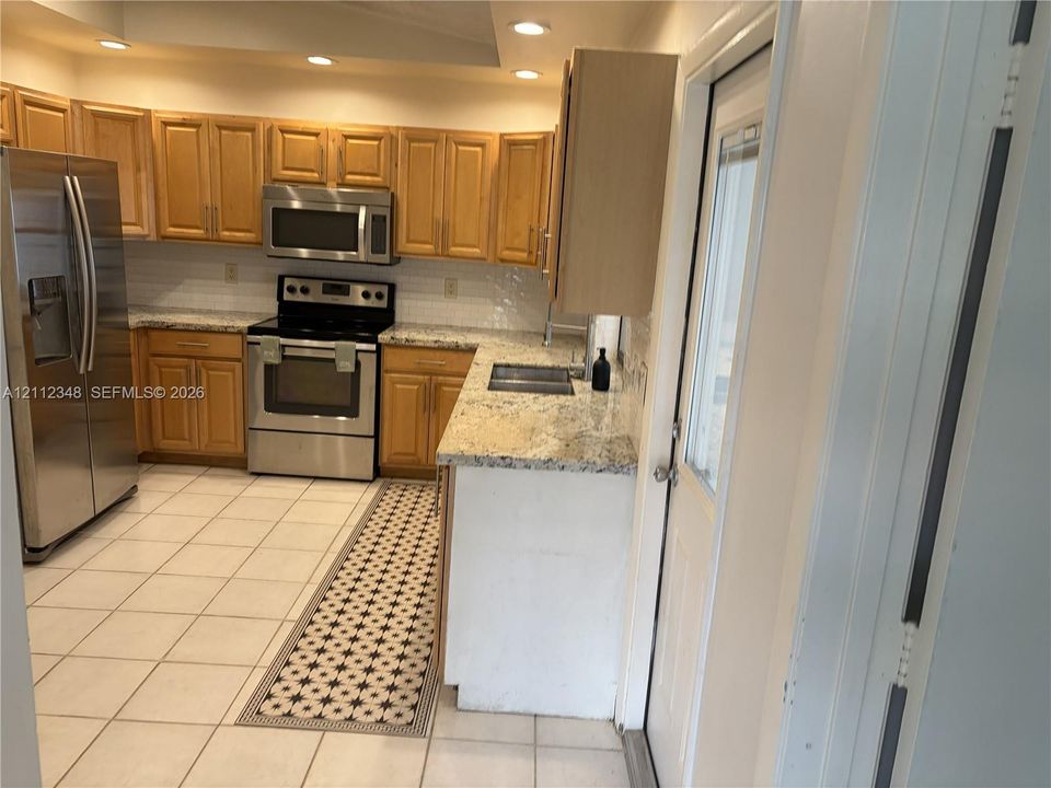 For Rent: $3,650 (3 beds, 2 baths, 3733 Square Feet)