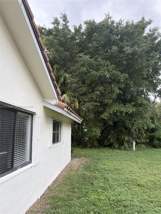 For Rent: $3,650 (3 beds, 2 baths, 3733 Square Feet)