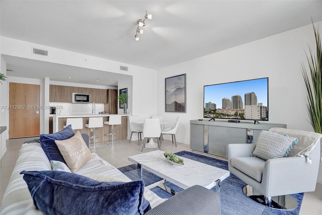 En Venta: $698,500 (1 camas, 1 baños, 826 Pies cuadrados)