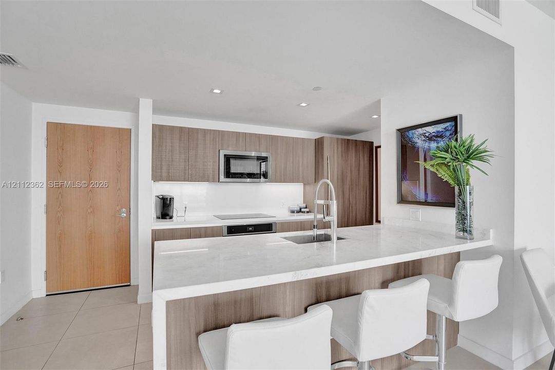 En Venta: $698,500 (1 camas, 1 baños, 826 Pies cuadrados)