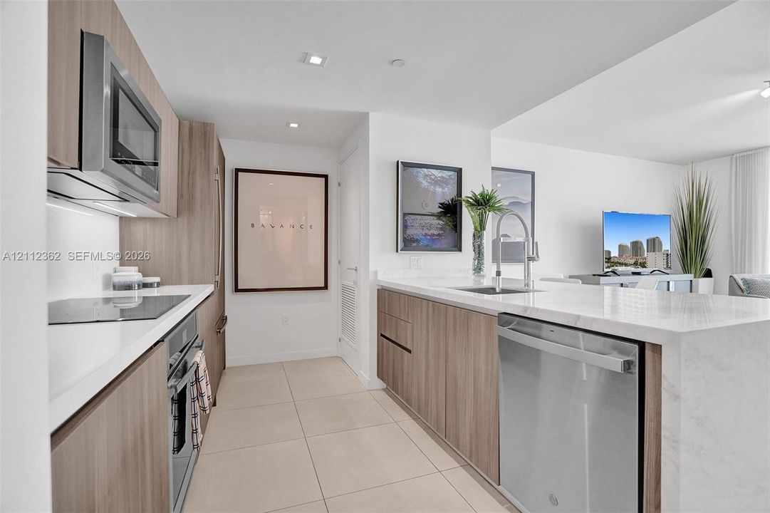 En Venta: $698,500 (1 camas, 1 baños, 826 Pies cuadrados)