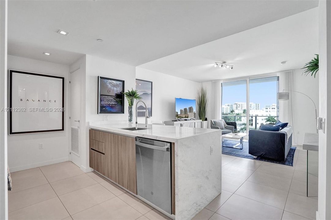 En Venta: $698,500 (1 camas, 1 baños, 826 Pies cuadrados)