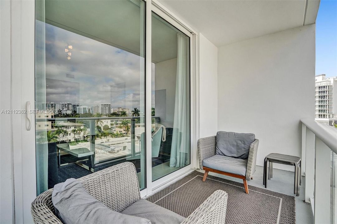 En Venta: $698,500 (1 camas, 1 baños, 826 Pies cuadrados)
